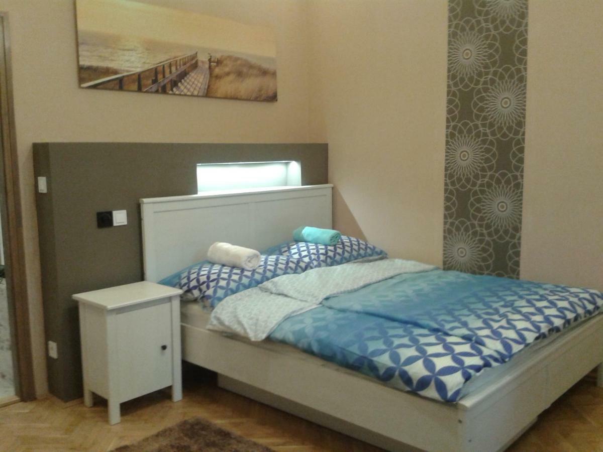 Lily Apartman Boedapest Buitenkant foto