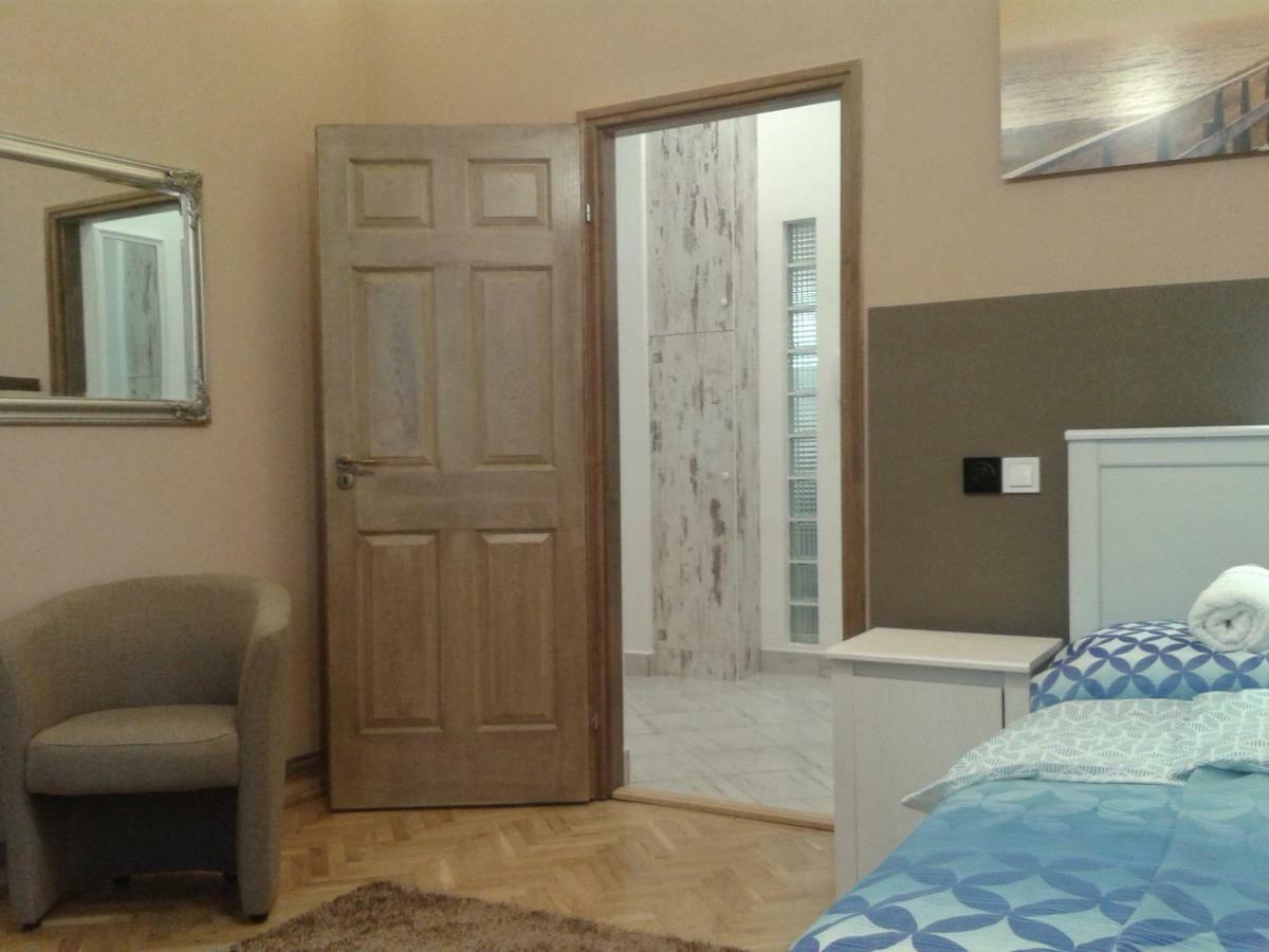 Lily Apartman Boedapest Buitenkant foto
