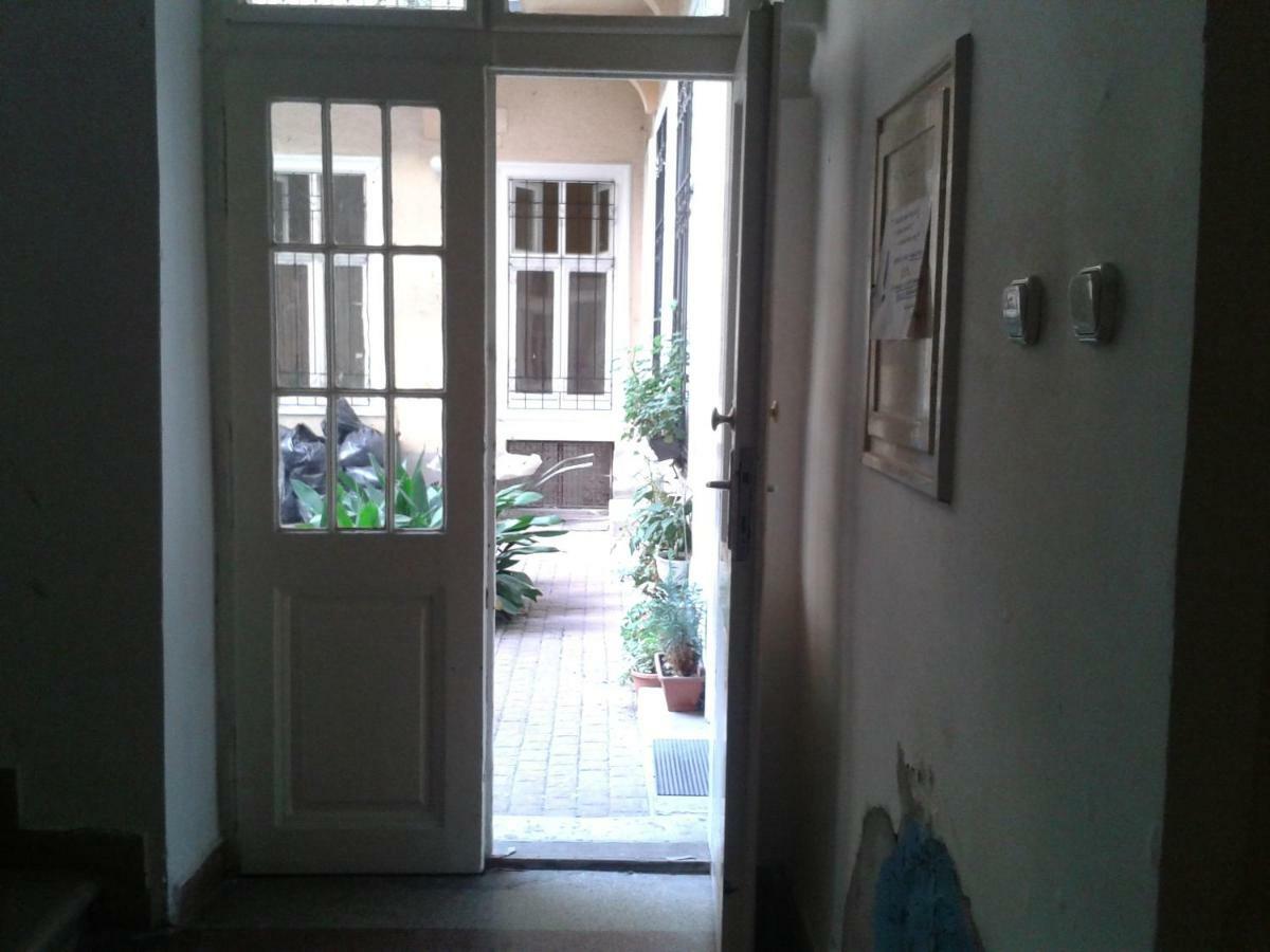 Lily Apartman Boedapest Buitenkant foto
