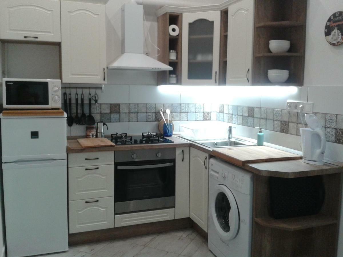 Lily Apartman Boedapest Buitenkant foto