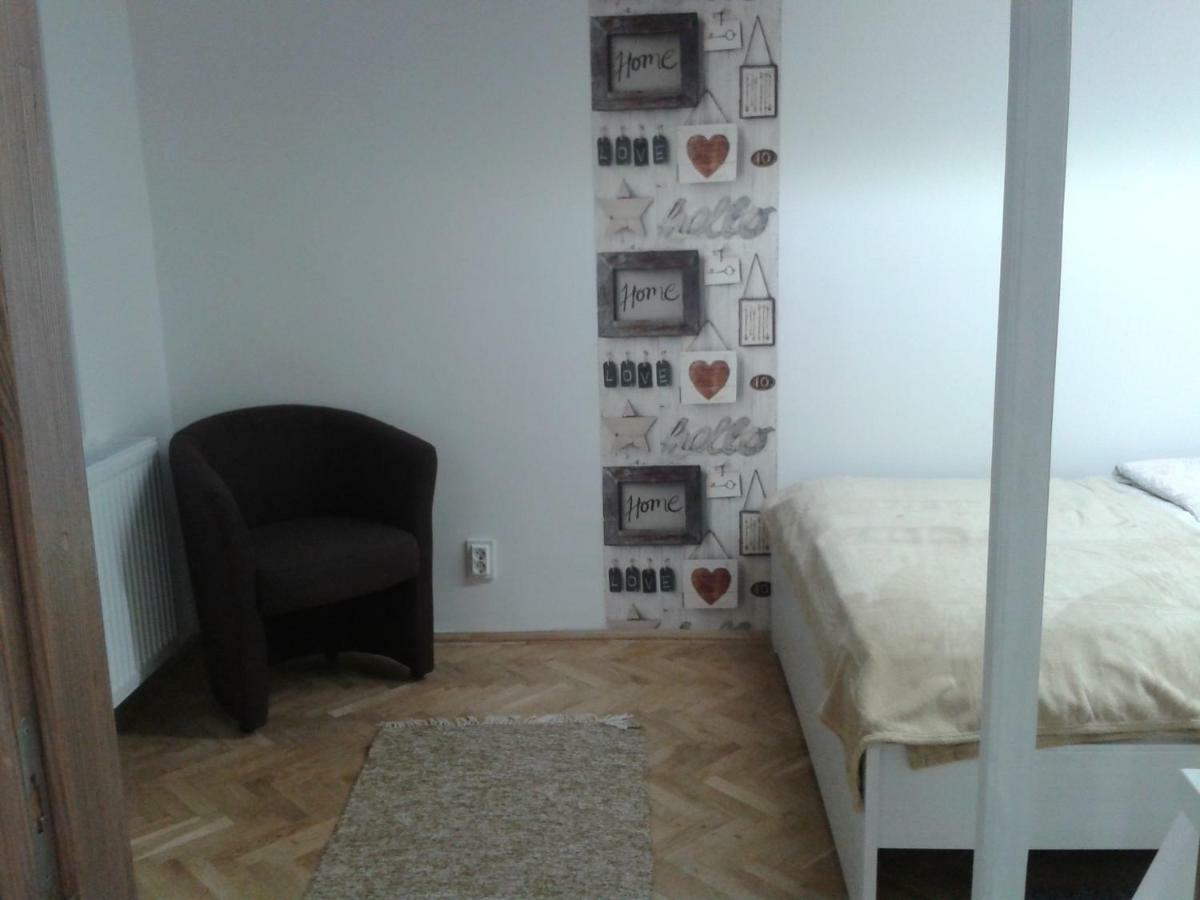 Lily Apartman Boedapest Buitenkant foto