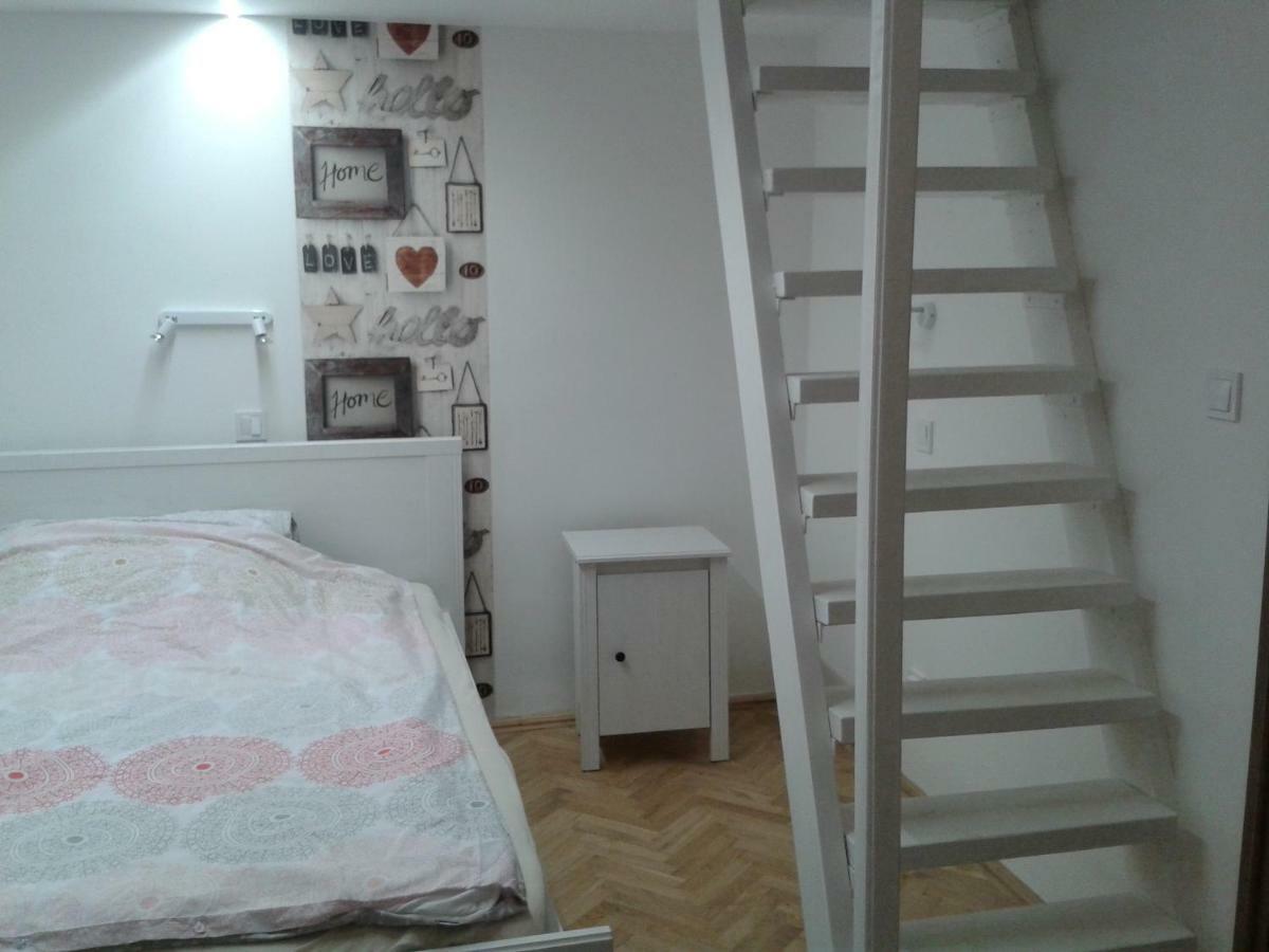 Lily Apartman Boedapest Buitenkant foto