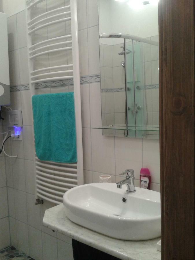Lily Apartman Boedapest Buitenkant foto