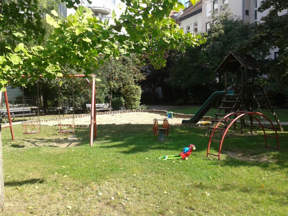 Lily Apartman Boedapest Buitenkant foto